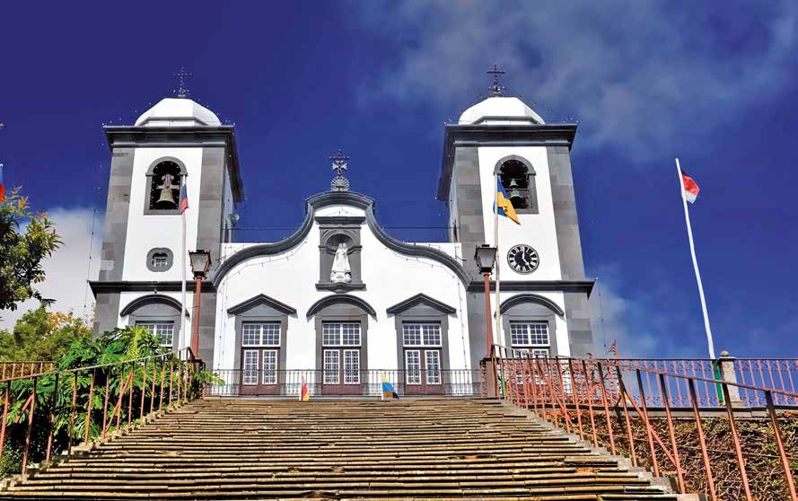 HISTÓRIA E CULTURA Deixe-se encantar pelas histórias desta ilha, revisitando os edifícios do século XVII, as igrejas e o admirável interior da Sé Catedral.