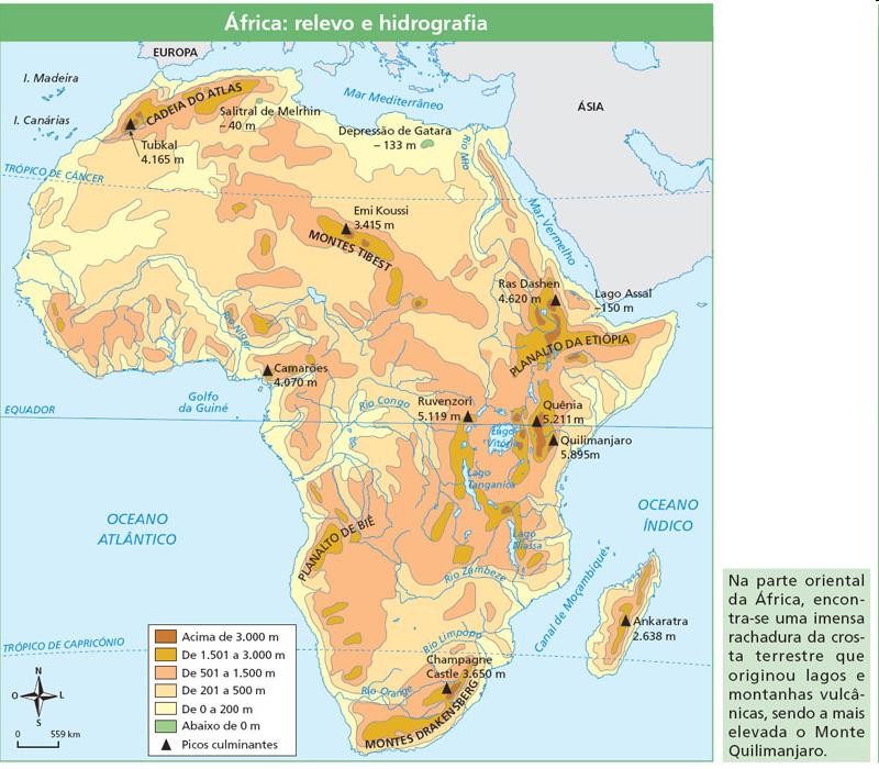 O continente africano, é constituído por um grande escudo cristalino, apresenta altitudes modestas com uma altitude média de 600 m, predominante planáltico, desgastado pela erosão.