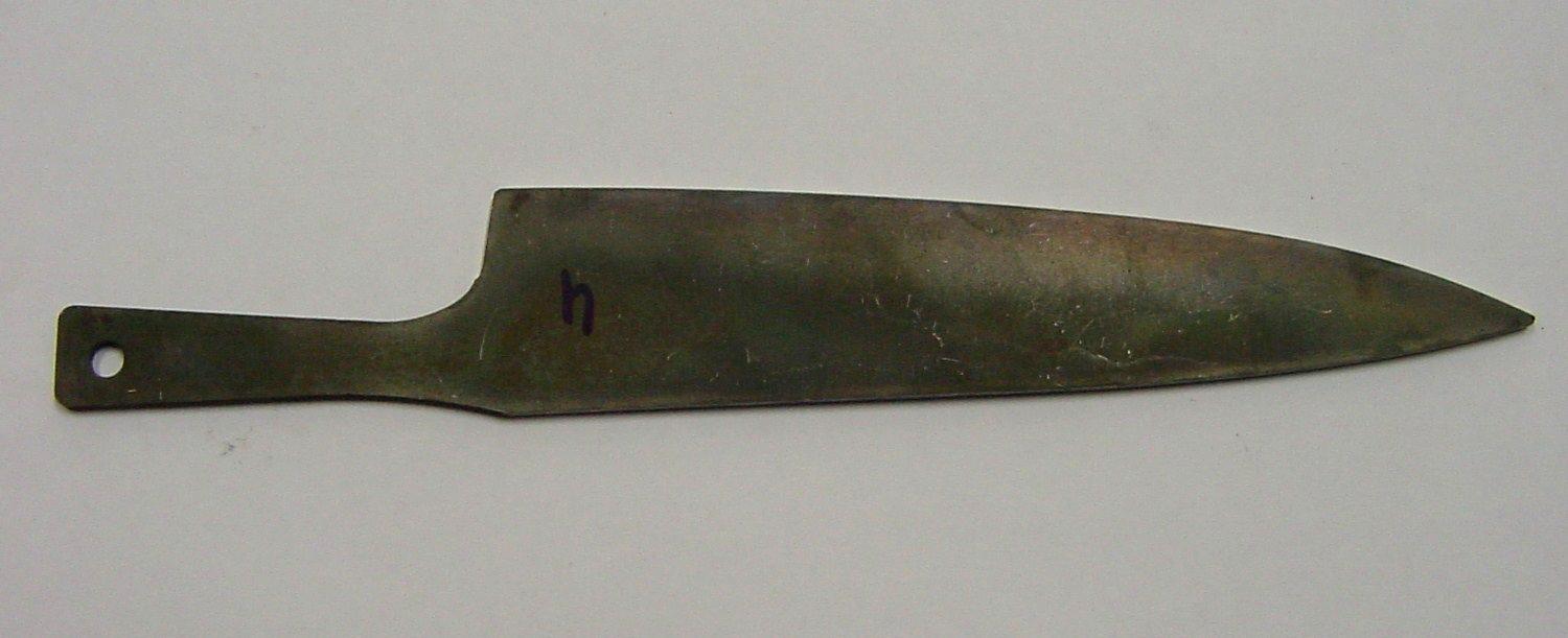 9 43 mm 210 mm Figura 3.1 Imagem da lâmina escolhida para os ensaios, Aço AISI 420 após a têmpera.