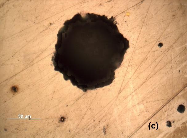 28 Figura 15: Fotomicrografia por microscopia ótica de pites do aço 13Cr2Ni0,1C, revenido na temperatura a 750ºC, após os ensaios de polarização