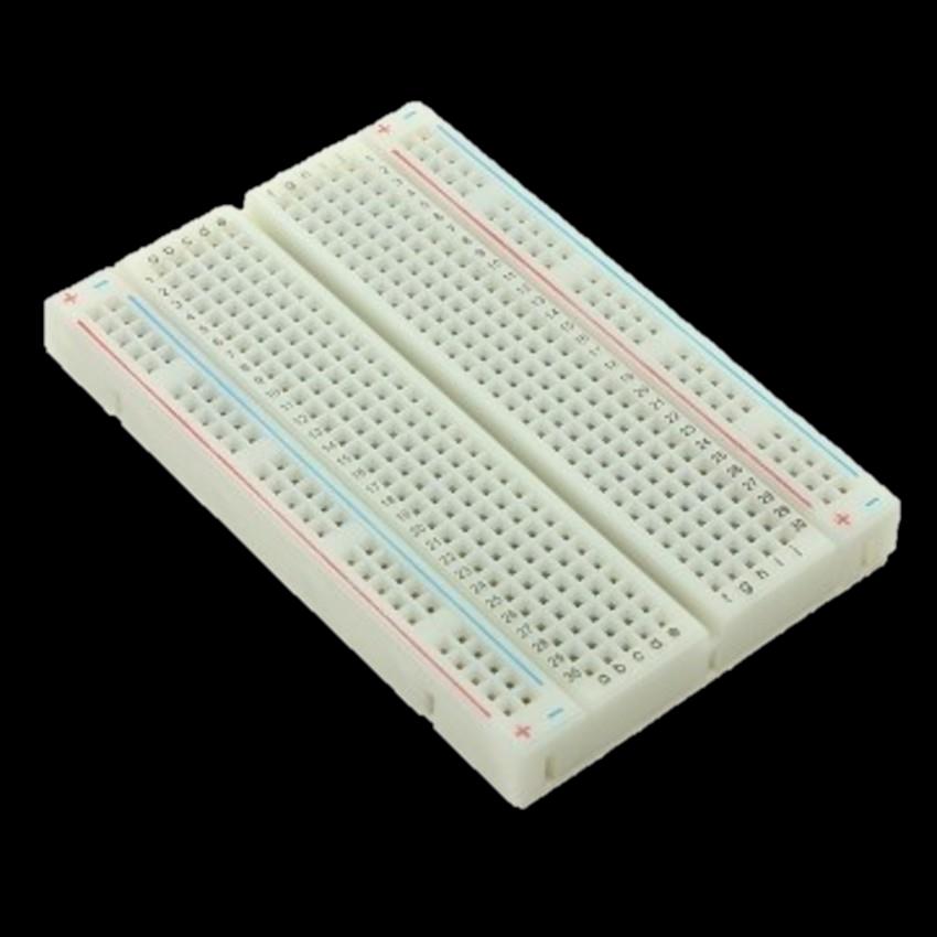 PROTOBOARD A protoboard (ou breadboard) é uma base de construção de protótipos eletrônicos. Ela é muito utilizada, pois não requer solda, ou seja, é reutilizável.