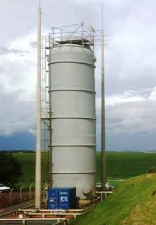 PLANTA BIOGÁS DE VINHAÇA Entenda as tecnologias utilizadas no Usina Piloto de Biogás > Reator anaeróbio: Reator do tipo lagoa coberta com alta
