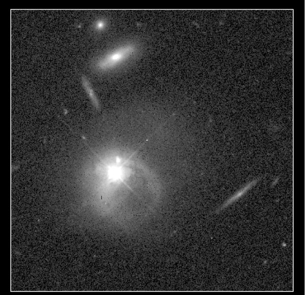Capítulo 16. Outras Galáxias 182 Figura 7 Quasar PKS2349 (NASA). A distância enorme de Cygnus A surpreendeu os astrônomos porque esta é uma das fontes de rádio mais brilhante no céu.