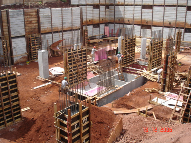 LOCAÇÃO DE OBRAS DE EDIFÍCIO NO em ordem crescente de complexidade e custos.