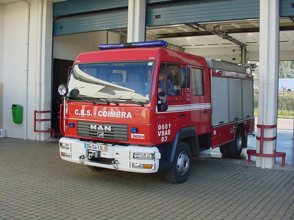 Tatra 4069 79-AQ-96 T-815 4X4 2,76m Out-05 10964 3800 L de água + 360 L. para emergência 3,17m PNEUMÁTICOS 300 L. espumifro VFCI 06 Florestal 7,85m 10.0020(16) Contra MAN 4011 70-42-SD 14.