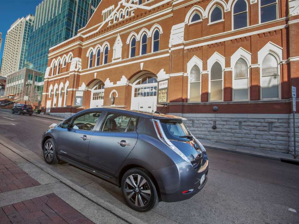 Nissan Leaf e Abastecimento do VE Salão