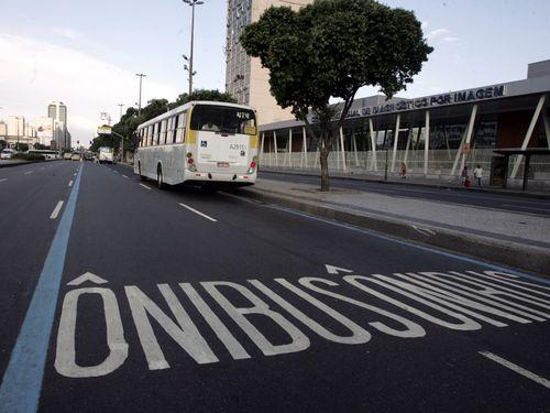 4.2 Criação de faixas exclusivas para ônibus BRT e BRS http://www.