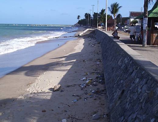 A praia de Manaíra está localizada numa enseada de aproximadamente 3,8 km, limitada a Sul pela ponta de Tambaú (Hotel Tambaú), e a Norte pela ponta do Bessa.