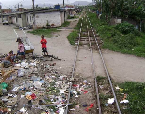 FUTURO DO PORTO DE SANTOS Ferrovia - Invasão da