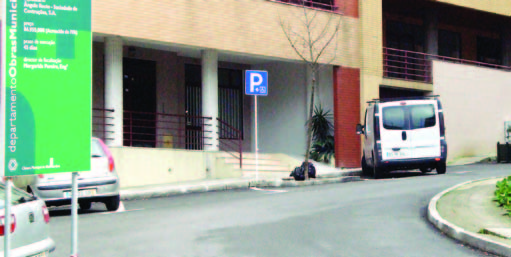 Julho - Dezembro 09 boletim infocreiximir : 3 Saneamento na Rua do Moinho Velho - Cruz de Pedra A pedido de vários moradores daquela zona, a Câmara Municipal de Guimarães adjudicou a obra de