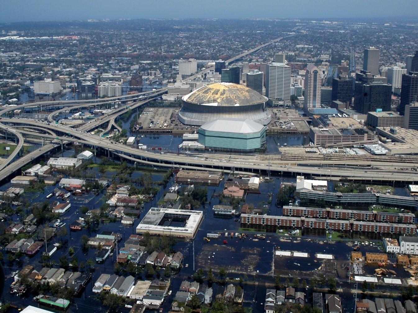 Alguns exemplos de CATÁSTROFES Houston Texas, EUA (2005) O furacão Katrina atingiu esta região do Golfo