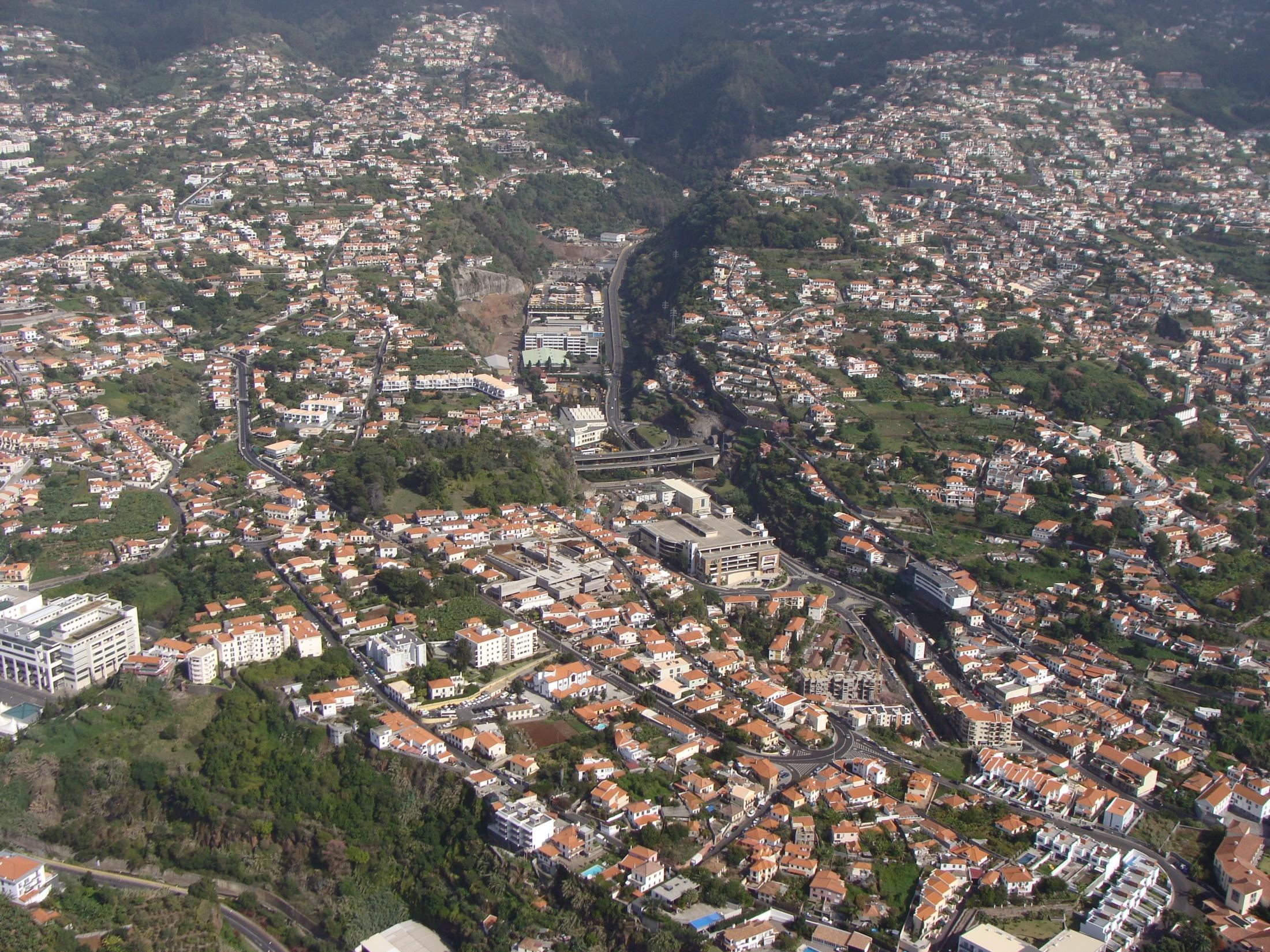 PRINCIPAIS VULNERABILIDADES - Elevada densidade populacional e pressão urbanística (na Madeira moram em média cerca de 308 habitantes por cada km2, valor que podemos considerar muito elevado);