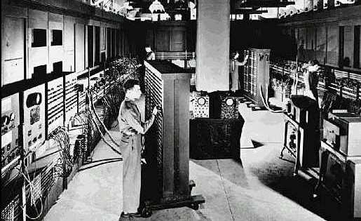 1ª Geração Computadores a Vávula (1930-1958) 1937 1944 Mark I (computador eletromecânico Harvard / IBM) 1943 1946 ENIAC (primeiro grande computador