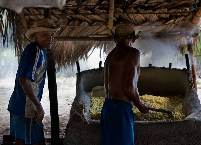 Edição de livro sobre a Festa e dos saberes e fazeres da comunidade de, nos Lençóis Maranhenses.