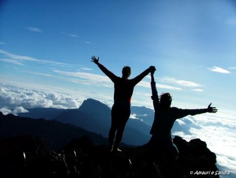 4º dia (19/07): Base do Mt Roraima / Topo 2734mt Café da manhã e saída às 08h00 rumo ao topo. Trilha de aproximadamente 4,5km com duração entre 04 e 05 horas de subida.