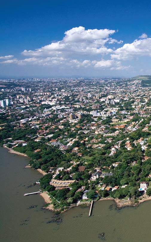 Vegetação/ Ocupação Introdução Este trabalho tem a finalidade de descrever a vegetação do município de Porto Alegre, apresentando sua origem e sua evolução, e apontando os fatores que contribuíram