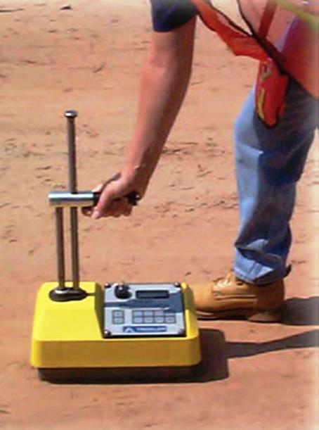 2. Fontes Artificiais: aplicações industriais Inspeção e controlo, Gamadensimetro: para medição da densidade do solo e do seu teor de