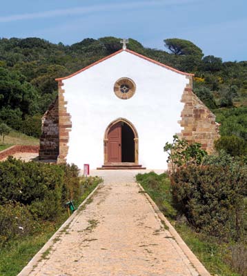 The walk on this 13 th stage begins at the centre of Bensafrim. From there, it heads southwest, to Barão de São João, one of Lagos s countryside freguesias.