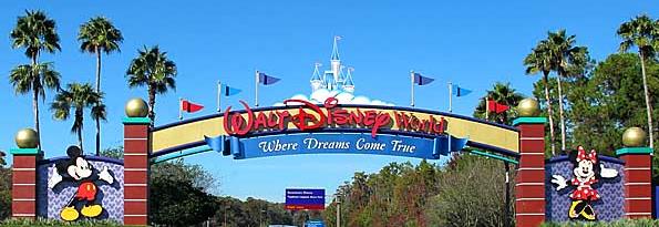 Na década de 60, motivado pelo sucesso de seu primeiro parque e com vontade de expandir, Walt Disney começou a comprar terrenos em Orlando através de empresas de fachada.