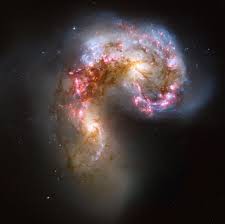 Interação gravitacional Atua em todas as partículas do universo que possuem massa* e é sempre atrativa.