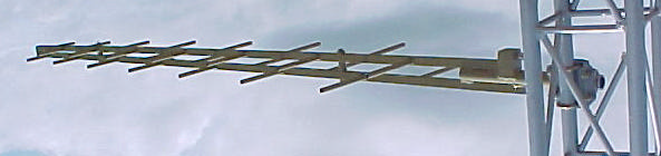 Log - Periódicas Conceito: Antena utilizada em serviços onde necessitam uma grande largura de banda (BW).