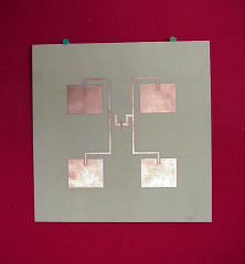 Patch Antenas As antenas patch são confeccionadas em placas de circuito impresso. Sua principal aplicação é para ambientes indoor, porém pode-se também ser usada ambientes outdoor.