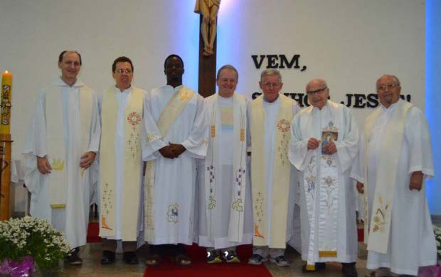 VITA NELLE COMUNITÀ BRASILIA: SUPERIOR GERAL PERCORRE O PAÍS EM VISITA CANÔNICA Em visita canônica pelo Brasil, o superior geral do Instituto Missões Consolata, padre Stefano Camerlengo, esteve em