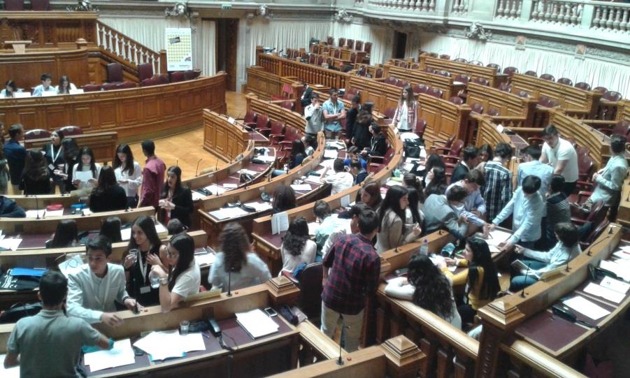 O 2º dia da sessão nacional começou às 10 horas, com a abertura do plenário pelo Presidente da Assembleia da República, Eduardo Ferro Rodrigues.