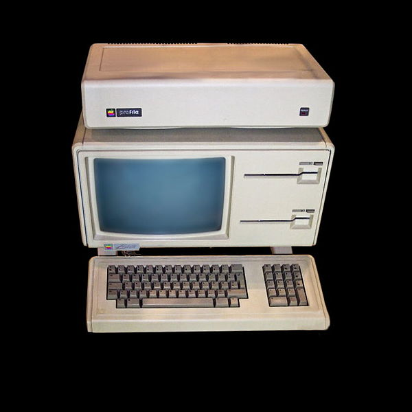 Em 1983, a Apple lança o LISA.