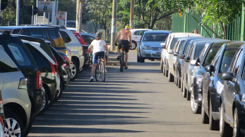 Além de descontinuidade no traçado da ciclovia, há trechos descontínuos