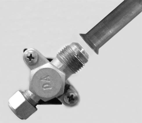 1 Pré-instalação Cortar o tubo de interligação no tamanho apropriado com um cortador de tubos. 6.4.
