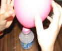 Să experimentăm! Balonul magic Materiale O sticlă de plastic de o jumătate de litru sau mai mică; Un balon nou (care trebuie să se potrivească pe gura sticlei); Procedura 1.
