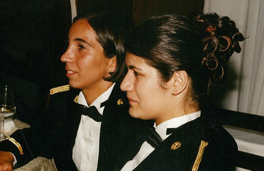 Gráfico 7: Evolução do ingresso das Oficiais Femininas no Quadro Permanente (oriundas AM) (1996-2011) Fonte: Academia Militar Figura 8: Cadetes em uniforme de gala Fonte: