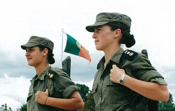 Gráfico 2: Evolução dos Efetivos Femininos do Exército, por categoria (1992-2011) Fonte: Anuário Estatístico da Defesa Nacional (1993-2009) e Anuário do Exército (1994-2008); Comando do Pessoal