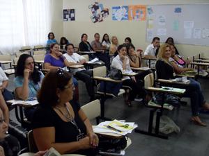 89 Palestra sobre cometas, no detalhe, um cubo de Suevit. Palestra sobre os Erros Conceituais Encontrados em Livros Didáticos.