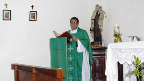 Escola Diaconal Santo Estevão 12 Santa Missa presidida por Pe.