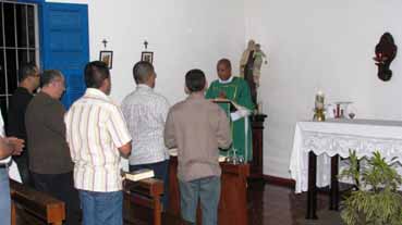 Escola Diaconal Santo Estevão 5 B) IMAGENS DO DIA Santa Missa de Abertura do Retiro/2010 presidida por Pe.