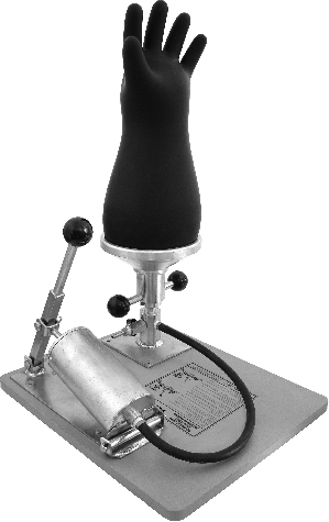 INFLADOR DE LUVAS Instrumento de teste robusto, de fácil manuseio. Pode ser operado de forma manual através de uma bomba pneumática ou conectado a uma fonte de ar comprimido.