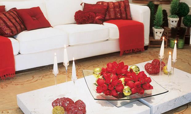 Se o seu sofá for branco, parabéns, você tem inúmeras possibilidades de decorar.