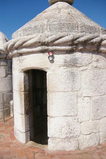4. Mosteiro dos Jerónimos e Torre de Belém Sistema de controlo de acessos à torre Painel informativo do