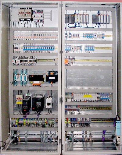 Tecnologia de instalações electrónicas Training systems / trainers for electrical wiring/building management systems: Protective circuitry, protective measures, building mains feed, lighting and