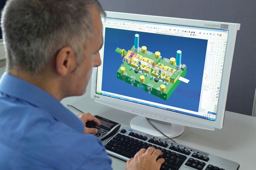 não havia soluções turnkey disponíveis para lidar com todos os requisitos específicos de desenvolvimento de produto.