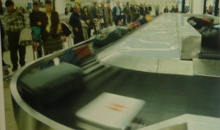 Em 1996, a Siemens torna-se responsável pelo automatismo de tratamento de bagagens no aeroporto de Lisboa.