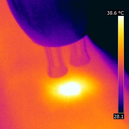 eficiente da *Potência Efetiva associada ao isolamento elétrico entre eletrodos e a pele garantem uma ação segura, eficiente e muito confortável para tratamentos em média e baixa profundidades.