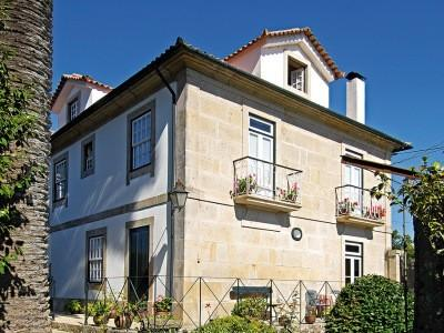 Casa da Encruzilhada Localizada na freguesia da Cabração, desfrutando de uma vista soberba sobre a Serra.