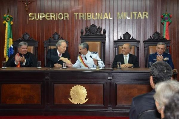 Justiça Militar A Justiça Militar é composta por juízes militares que atuam em primeira e segunda