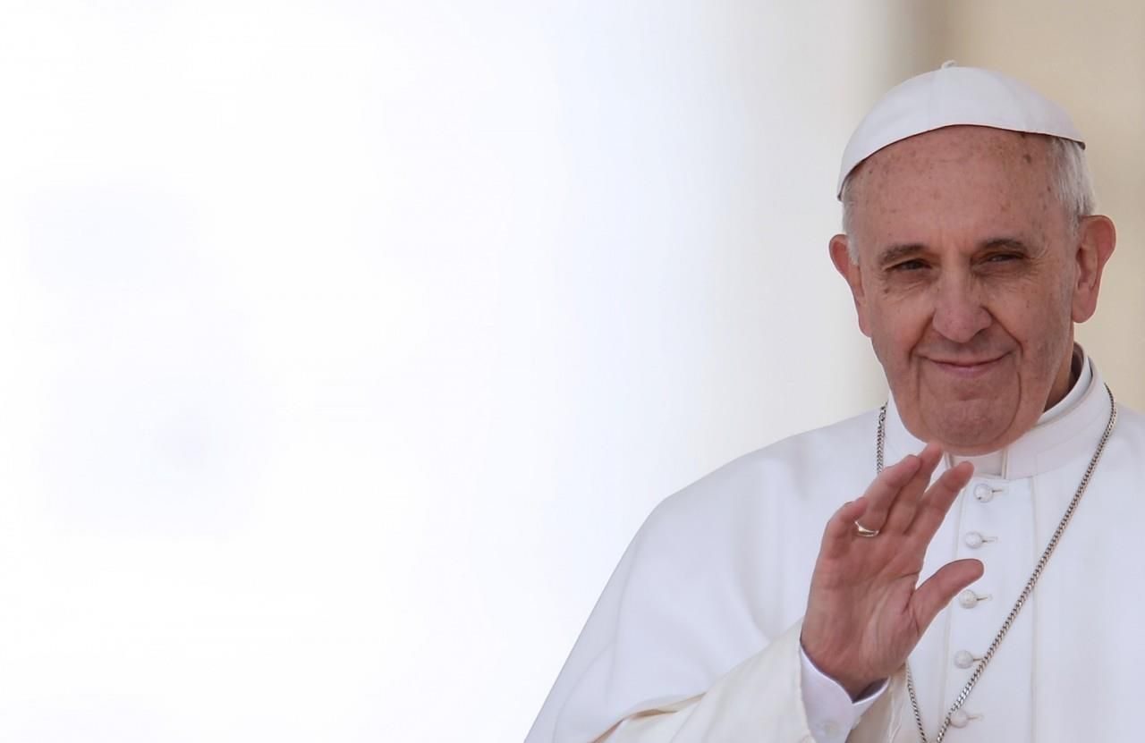 Modelo Papa Francisco: Inspira-nos o papa Francisco com a frase que dirigiu aos membros da Associação das Guias e Escuteiros Católicos Italianos para que abram vias de comunicação com o mundo,