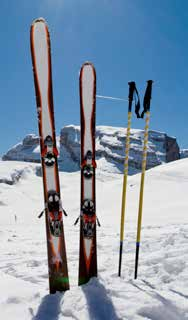 TO DO experimente IN & 01 02 03 02 ACTIVIDADES ACTIVITIES SKI SKIING - Alto da Torre (Pistas Naturais/ Natural Slopes) Serra da Estrela - Skiparque/Skipark (Pistas Artificiais/ Prepared Slopes)