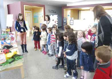 biblioteca municipal de ílhavo Exposição: à descoberta de... Alvaro Magalhães Cada escola trabalhou obras do autor.