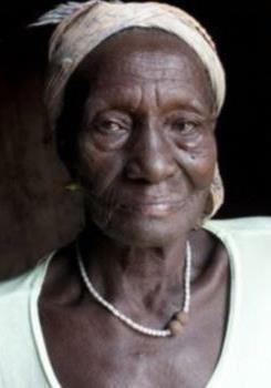 Na velhice, as mulheres ainda representam o segmento mais vulnerável ao trabalho informal e à condição de pobreza, por razões que refletem a desigualdade de gênero e as dificuldades para contribuir
